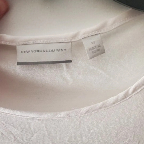 New York & Company White Short Sleeve Scoop Neck XSmall Blouse - Picture 4 of 10